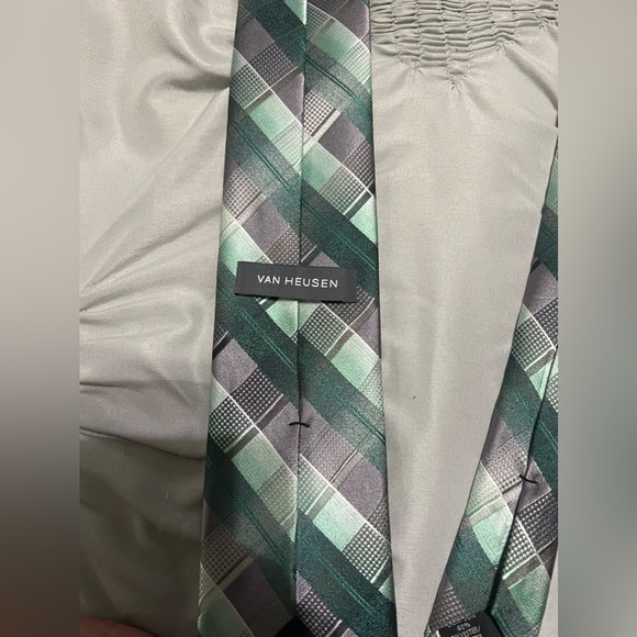Men’s Van Heusen Checkered Tie - Picture 2 of 2